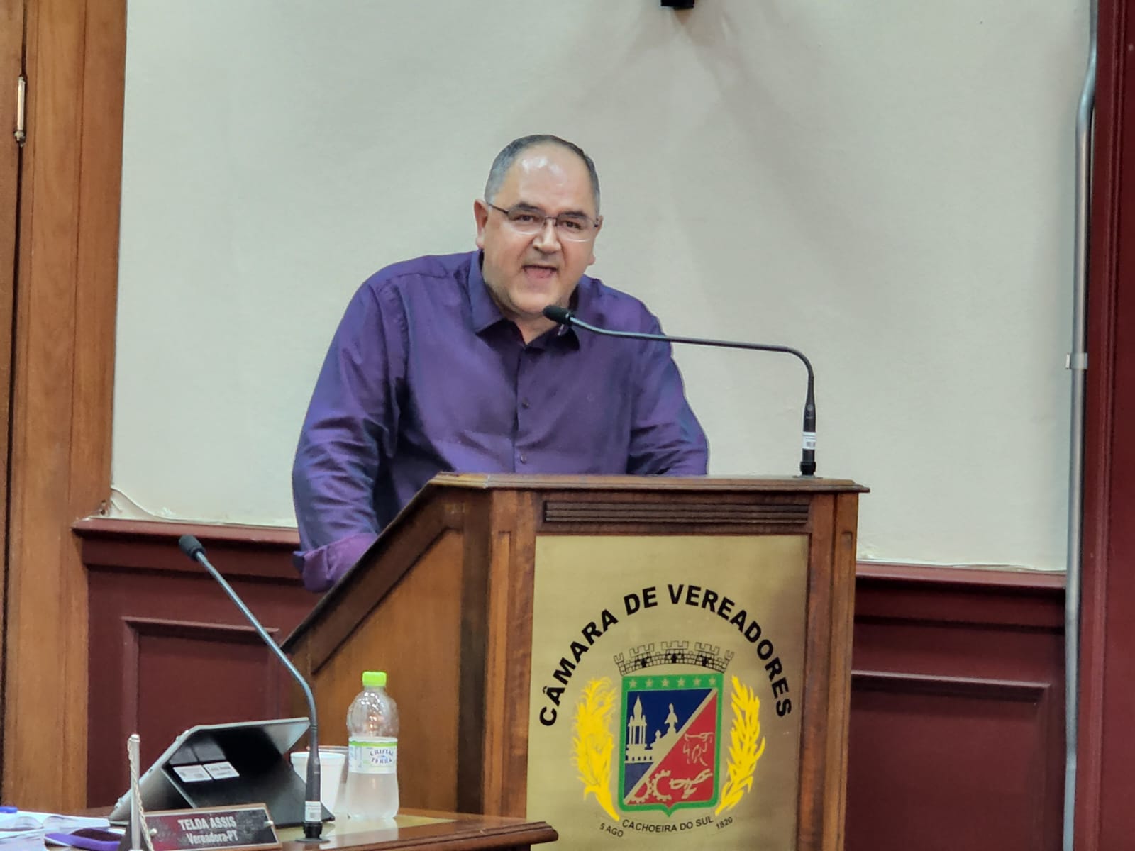 Proponente da homenagem, vereador Nelson José de Azevedo Júnior, presidente do Legislativo